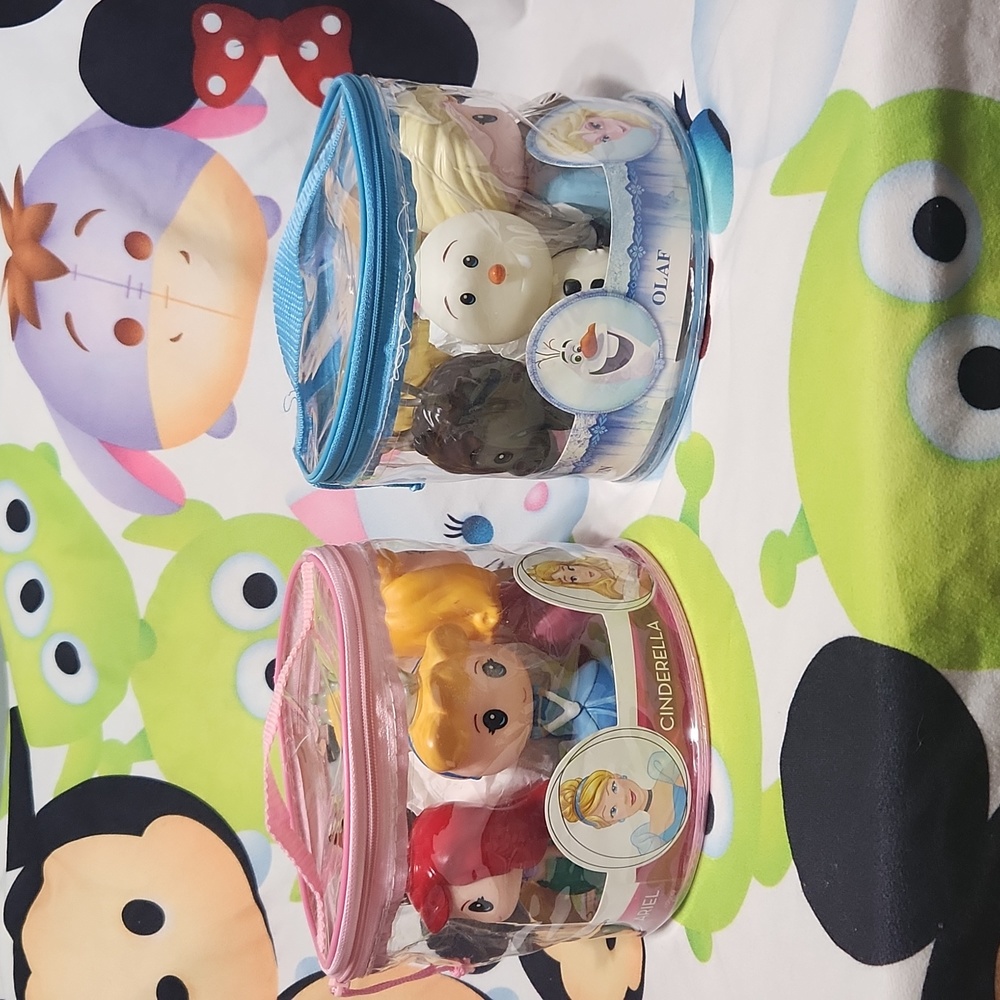TWO CUTE LITTLE PEOPLE DISNEY PLASETS